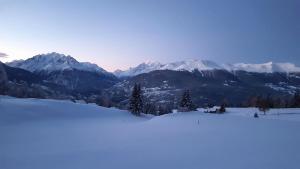 Modernes Studio mit spektakulärer Aussicht