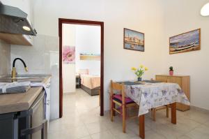 Apartments and rooms Milan 2380