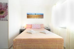 Apartments and rooms Milan 2380