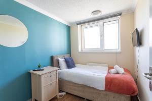 4 Bed Home Near New Cross Hospital-Contractors, Relocation, Families