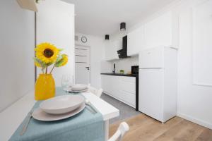 Cosy Studios in the Centre of Warsaw by Noclegi Renters