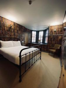 Double Room room in The Black Hole