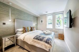 The Bohemian Rhapsody, Hampstead - by Out of office Lifestyle