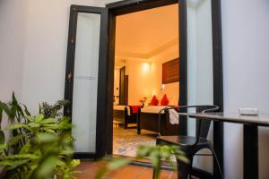 La Rose Suites