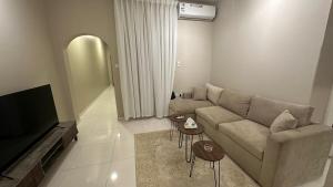 Elegant room and hall #40 شقة مفروشة إيجار يومي المروج - مرتاح