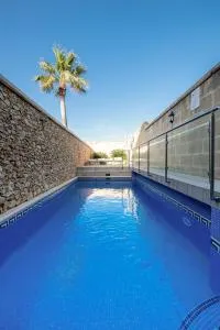 5 Bedroom Holiday Farmhouse with Private Pool - Santu Pietru