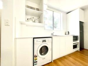 North Sydney Studio with Car Park AC