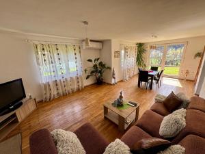 Cozy Villa with a Beautiful View, Terrace and Nature