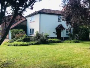 Beautiful 2 Bedroom house in Broughton Astley - 布劳顿阿斯特利