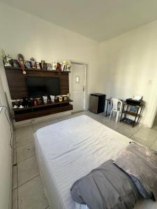 Quarto Copacabana próximo à praia e metro