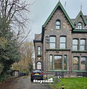 Whalley Range Hideaway 7mins to City with Parking