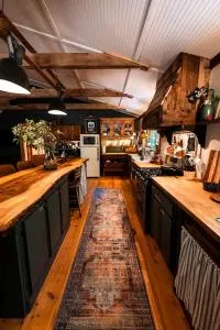 Spectacular Cozy Cottage Nestled Among Nature in Suches, Georgia - Suches