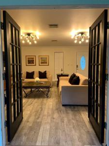 Luxury Cottage Rental with Pool for Glamping in Florida