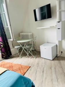 Place équipe au Coeur de Paris avec Vue sur lArc de Triomphe et la Tour Eiffel