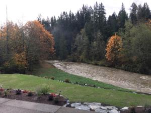 Riverfront Romantic Getaway Rental near Mount Pilchuck in Granite Falls, Washington