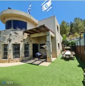 וילה מעונה לשומרי שבת וכשרות - Peqi‘in H̱adasha