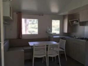 Campings Camping 3 etoiles - Piscine - eehci0 : photos des chambres