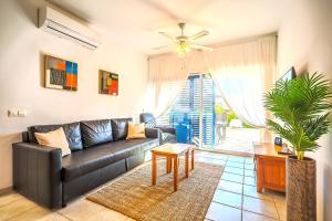 H&O Limnaria Elegance Pool View Apartment