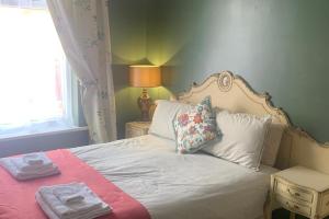 Sleeps 7 Home Blackpool w Free Parking BBq WiFi