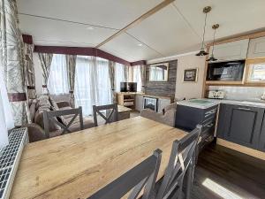 Modern Caravan At Caldecott Hall With Decking In Norfolk, Sleeps 8 Ref 91068C