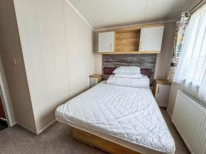 Modern Caravan At Caldecott Hall With Decking In Norfolk, Sleeps 8 Ref 91068C
