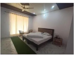 Hotel PJ Dupeex, Ravigram, Phata - Gupta Kāshi