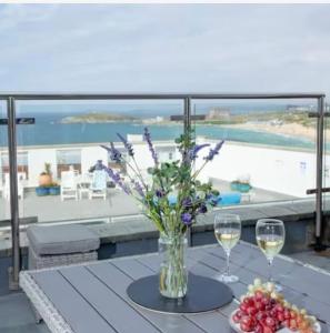 Stunning Sea View Apartment in Newquay with a Pool