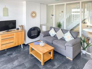 Stunning Sea View Apartment in Newquay with a Pool