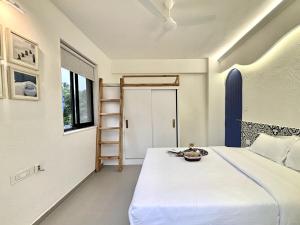 Chic Mediterranean Retreat in Candolim Sleeps 4