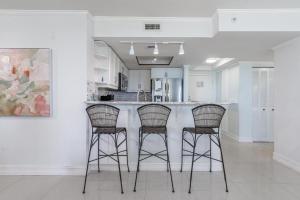 Bayview Bliss 2BR 2BA Condo in Coconut Grove Parking included