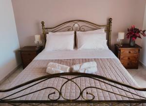 Foxs Den - Alepochoris Sea & Mountain View Balcony!