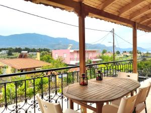 Foxs Den - Alepochoris Sea & Mountain View Balcony!