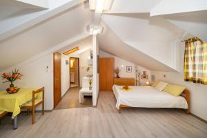 Apartments Ivo with Sea View