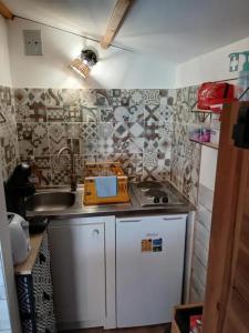 Appartements Studio moderne avec piscine privee pres de Mercuer 15 m² : photos des chambres
