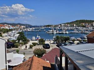 Dora apartments Jezera