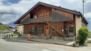 CAMPO BASE CADORE MONOLOCALE MANSARDA con park auto e garage moto