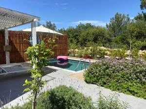 מרי וסימון - סוויטות יוקרה כפר ורדים - Lappidot