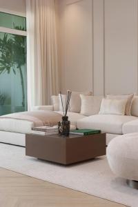Daniels 1BR at Shoreline with Sea View