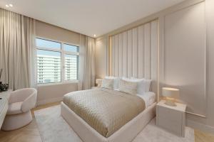 Daniels 1BR at Shoreline with Sea View