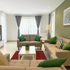 1BR w Garden and Rooftop Pool - Seeb