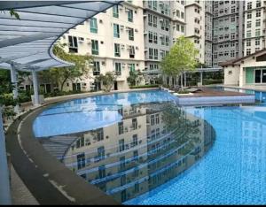 Cozy 1 BR San Lorenzo Place Netflix 4KM from NAIA