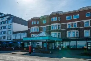 The Strathmore Hotel - Bare