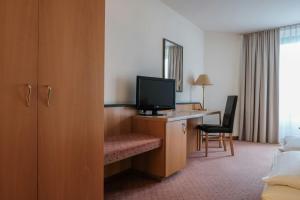Standard Twin Room room in Holiday Inn Essen City Centre an IHG Hotel