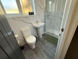 Cozy Retreat in Bridgend with 4 Bedrooms