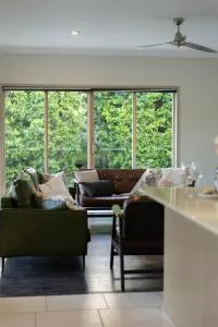 Family Friendly Funhouse close to All Theme Parks - 5 Bedroom & 3 Bathroom House for Rent! - Ormeau