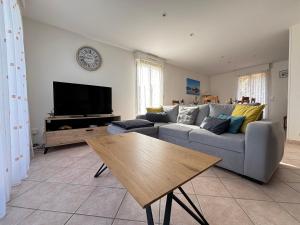 Maisons de vacances Saint Ho Mer Maison lumineuse vue mer 8 pers 4 chambres 2 sdb 2 WC etage renove en 2025 belle terrasse grand jardin clos parking 8 mn a pied petite plage grand jardin pres de Port en Bessin, Bayeux et plage Omaha beach : photos des chambres