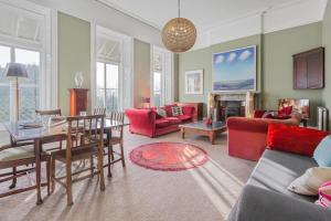 Ultra Luxury Central 2 BR Apartment By AltoLuxoExperience Short Lets & Serviced Accommodation With Free Wifi & Parking