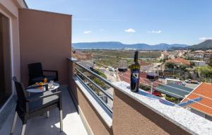 Lovely Apartment In Ploce With Wifi