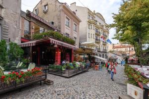 Cosmopolitan Apartment