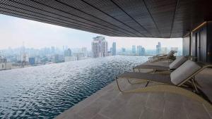 Tonglor Ekkamai Sky Pool & Gym 1BR Free Airport Pick Up